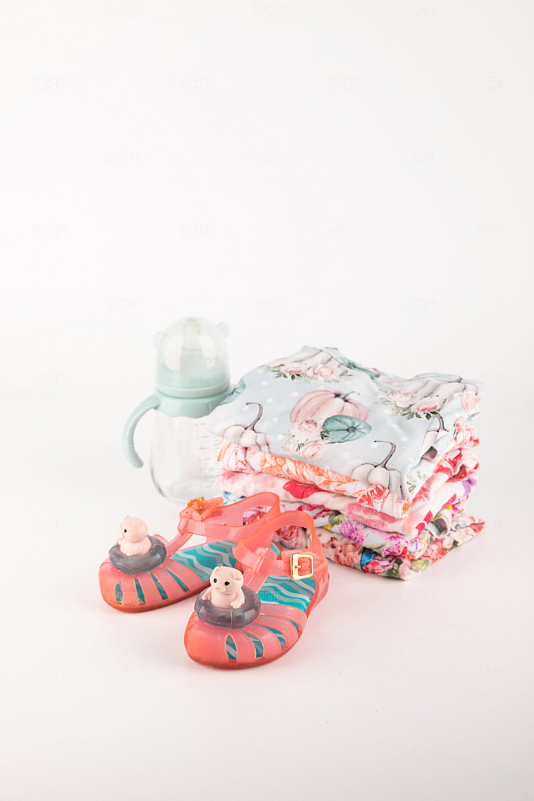母婴用品满月婴儿产品摄影图