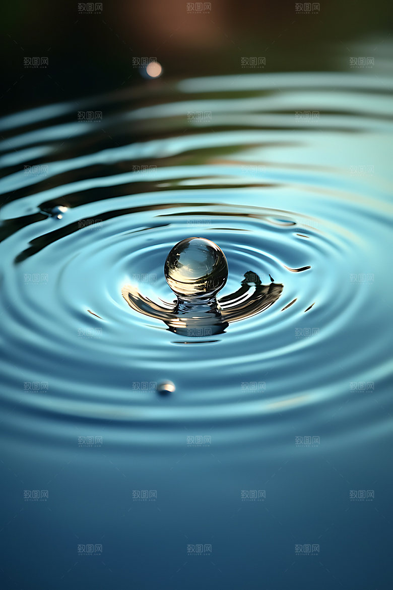 水滴通透涟漪摄影图