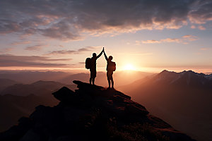 登山山顶一览众山小摄影图