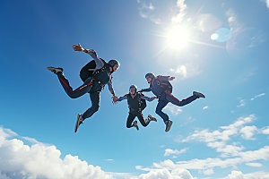 多人跳伞机遇极限运动摄影图