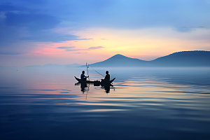 海边赶海日出日落海钓摄影图