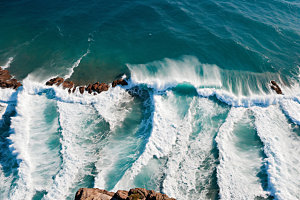 海浪蓝色浪花摄影图
