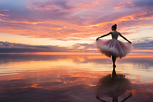 湖上芭蕾逆光舞蹈摄影图