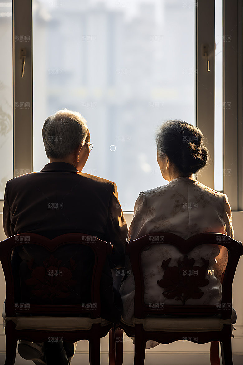 老人背影与子偕老夕阳红摄影图