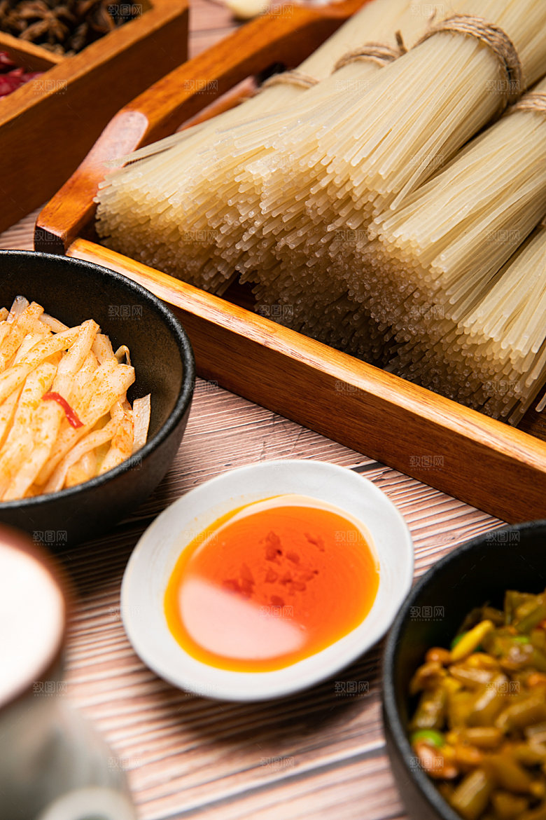 米粉红薯粉美食摄影图