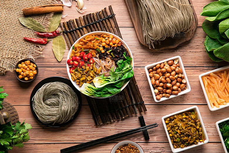 米粉美味汤粉摄影图