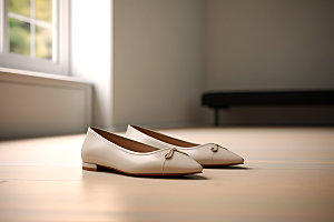 浅色平底鞋女式皮鞋高清摄影图