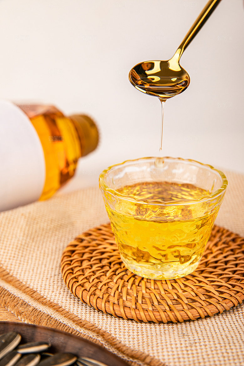 食用油色拉油花生油摄影图