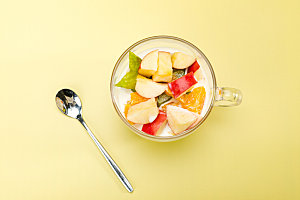 水果酸奶美味饮品摄影图