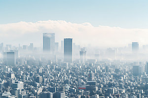 城市雾气唯美朦胧摄影图
