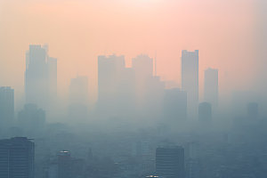 城市雾气烟雾城市建筑摄影图