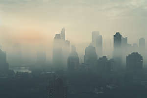 城市雾气都市风光烟雾摄影图