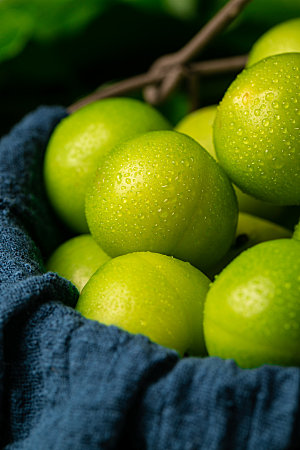 杏子新鲜夏季水果摄影图