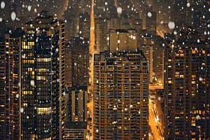 城市雪景鹅毛大雪冬日城市夜景
