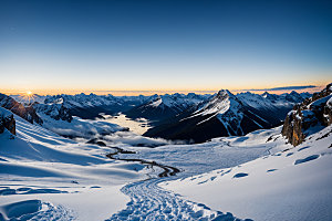 雪山风景顶峰摄影图