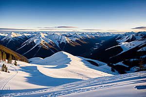 雪山顶峰高清摄影图