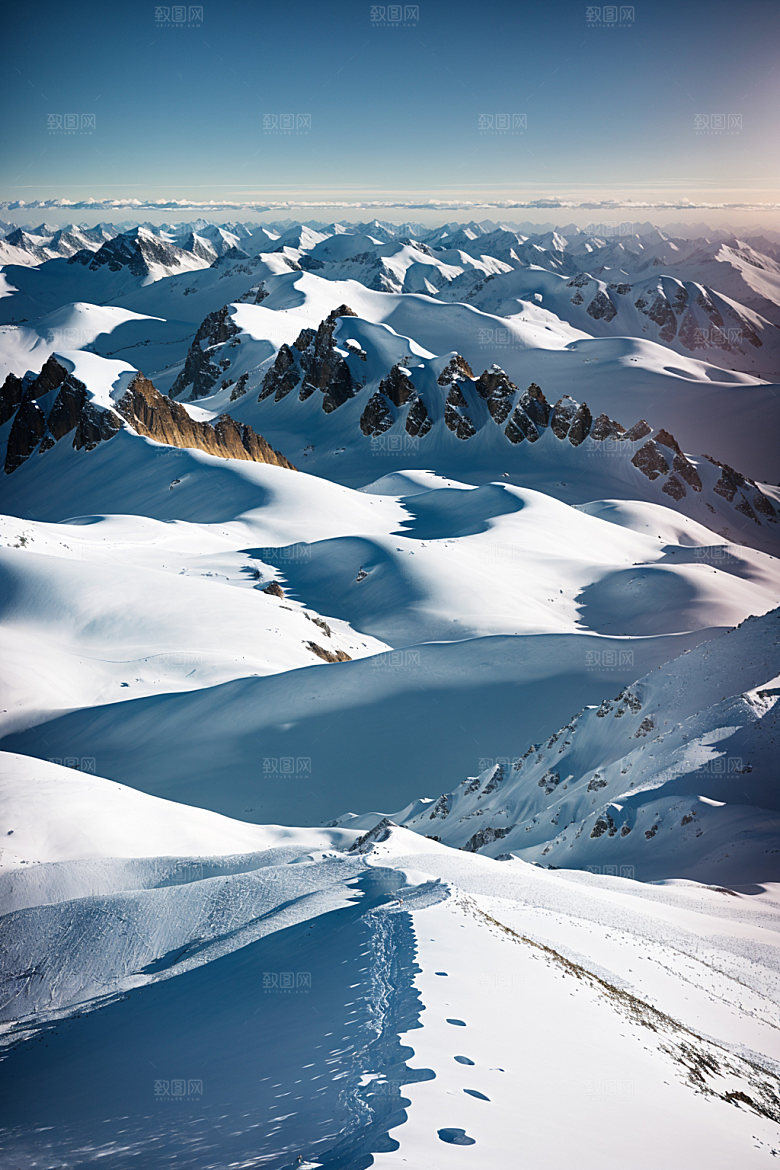 雪山顶峰风景摄影图