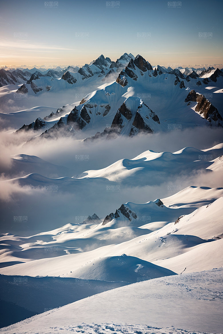 雪山高山顶峰摄影图