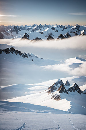 雪山顶峰雪峰摄影图