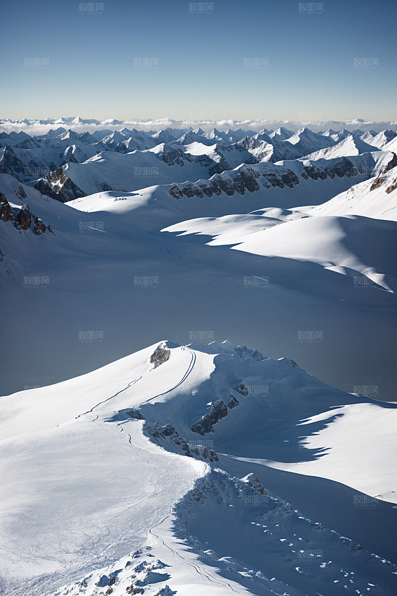雪山自然顶峰摄影图