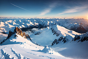 雪山顶峰自然摄影图
