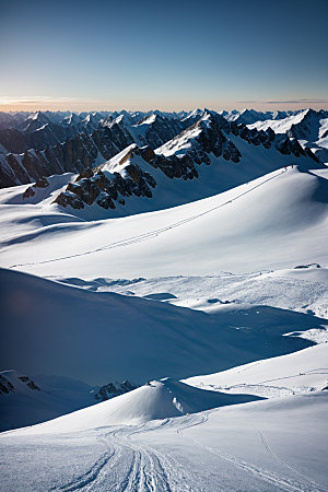 雪山风景顶峰摄影图