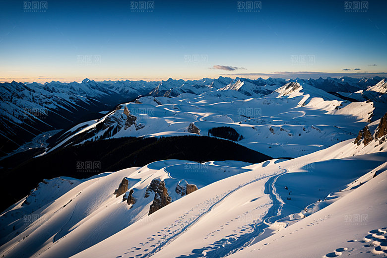 雪山顶峰风景摄影图