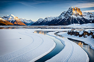 雪山风光顶峰摄影图