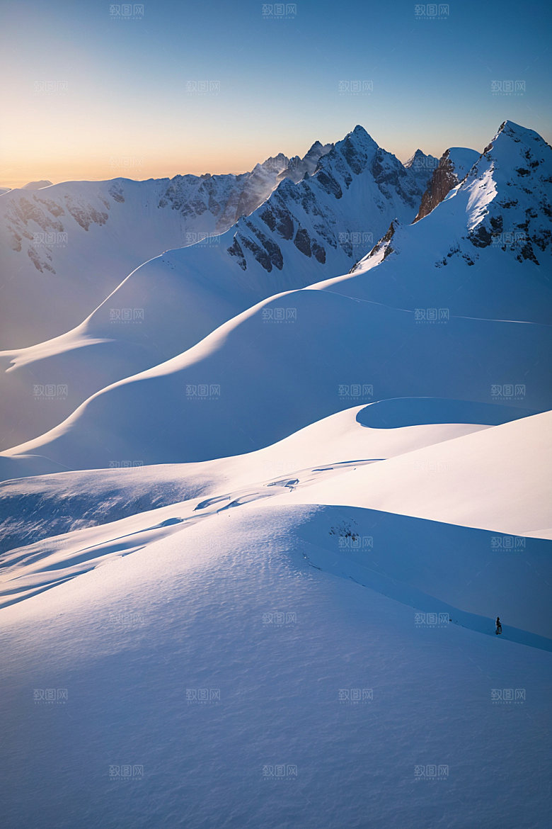 雪山风景顶峰摄影图