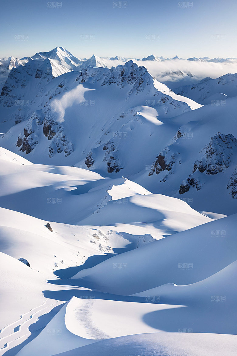雪山高山顶峰摄影图