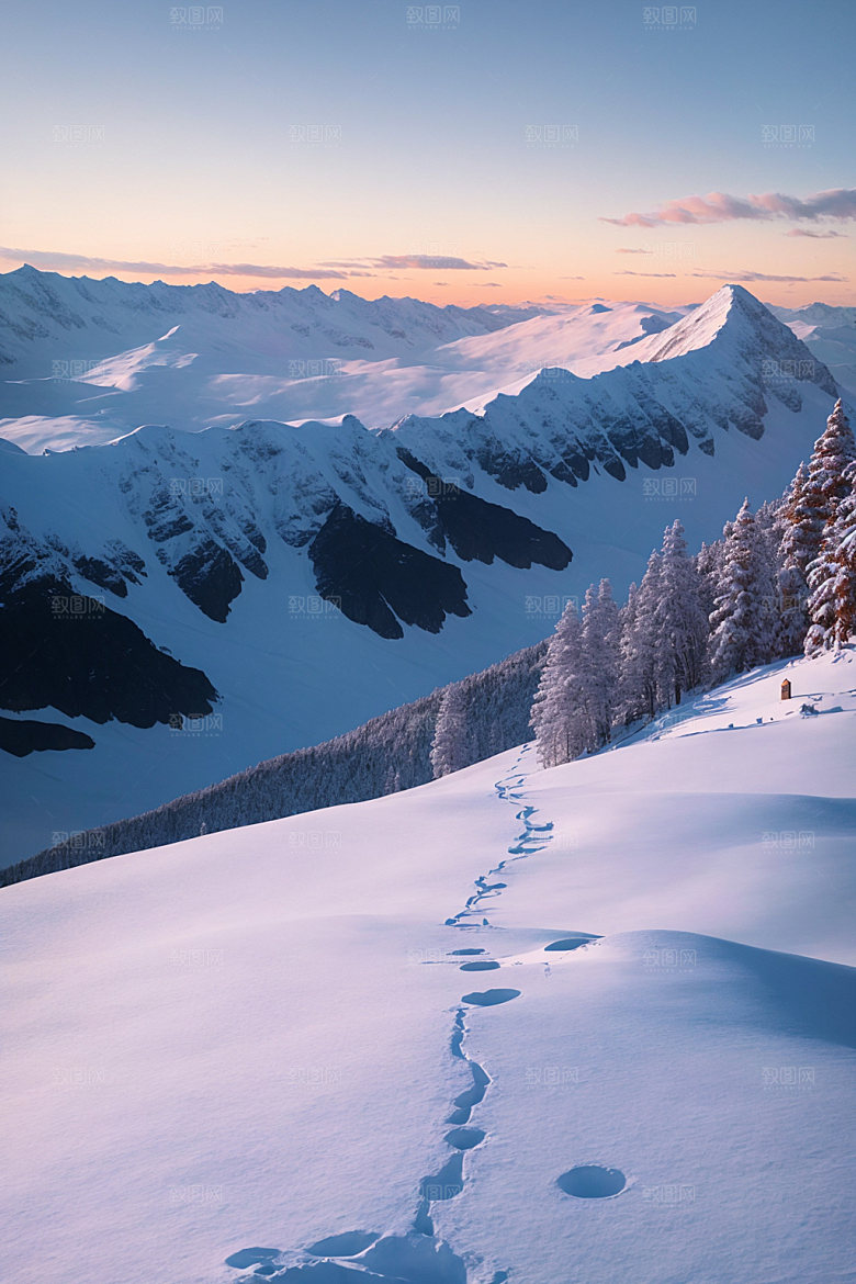 雪山顶峰风景摄影图