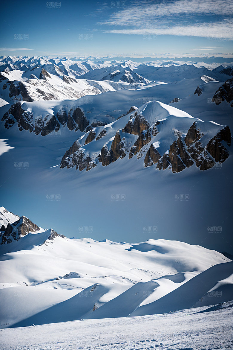 雪山高山顶峰摄影图