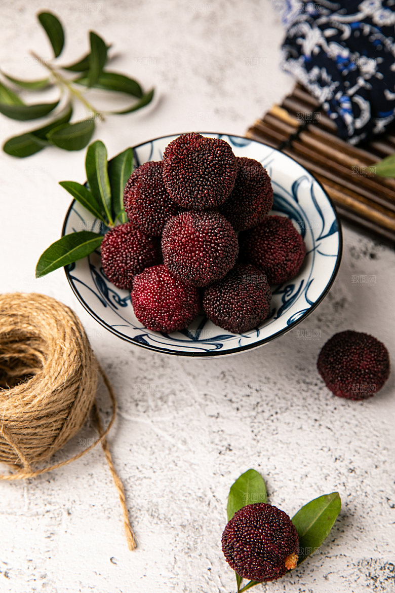 杨梅新鲜夏季水果摄影图