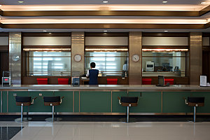 银行大厅服务台经济摄影图