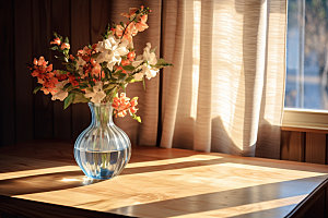 桌上鲜花花瓶装饰摄影图